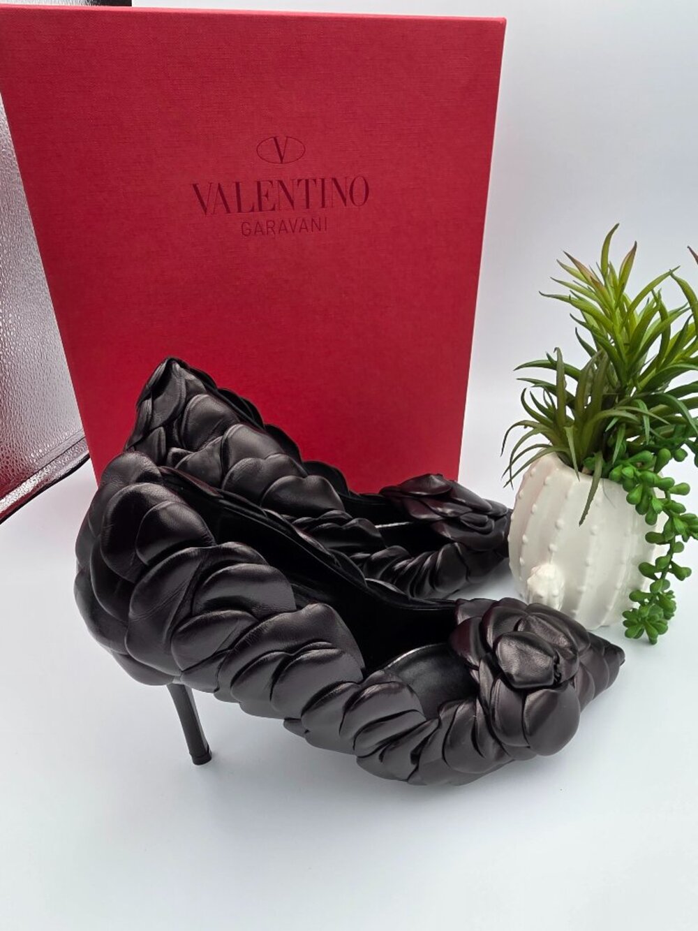 NEW Valentino Garavani Rose Stiletto Pumps – Size 39